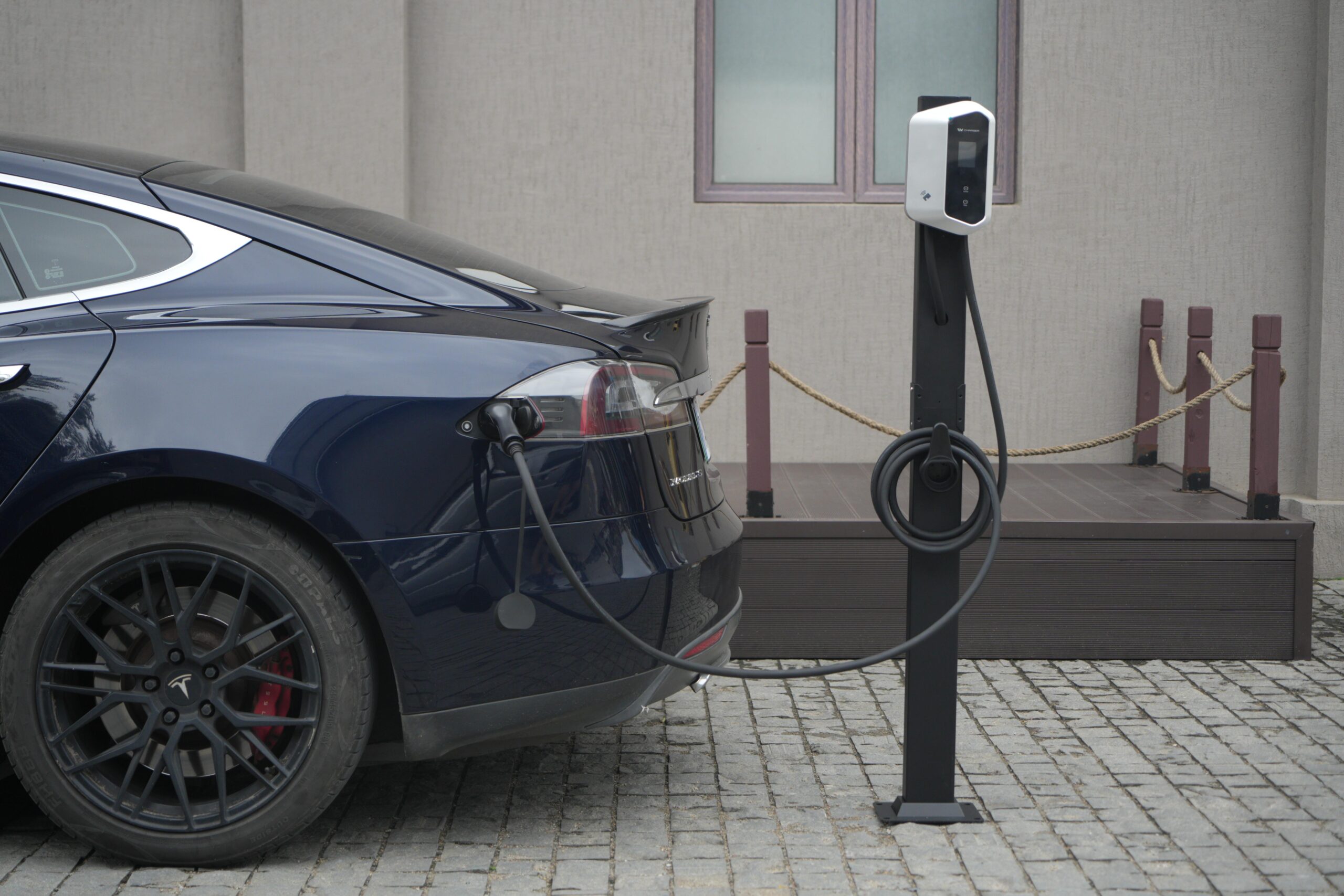 עמדת טעינה לרכב חשמלי – תלת פאזי 22KWH 32AH